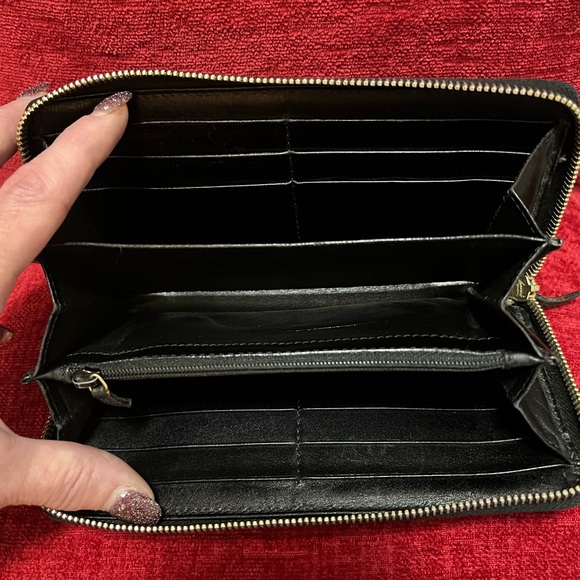GUCCI AUTHENTIC BLACK EMBOSSED LEATHER ZIPPY WALLET. EUC. - Picture 4 of 10